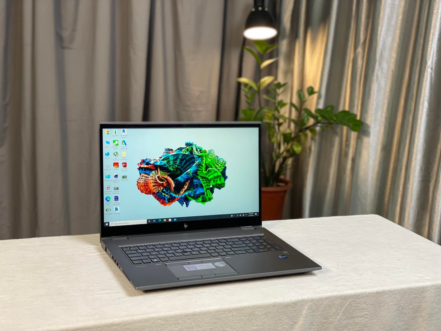 HP Zbook Fury 17 G8 /Xeon W11950M /32GB Ram /1TB SSD /17.3″ 4K /AMD Radeon Pro W6600M 8GB