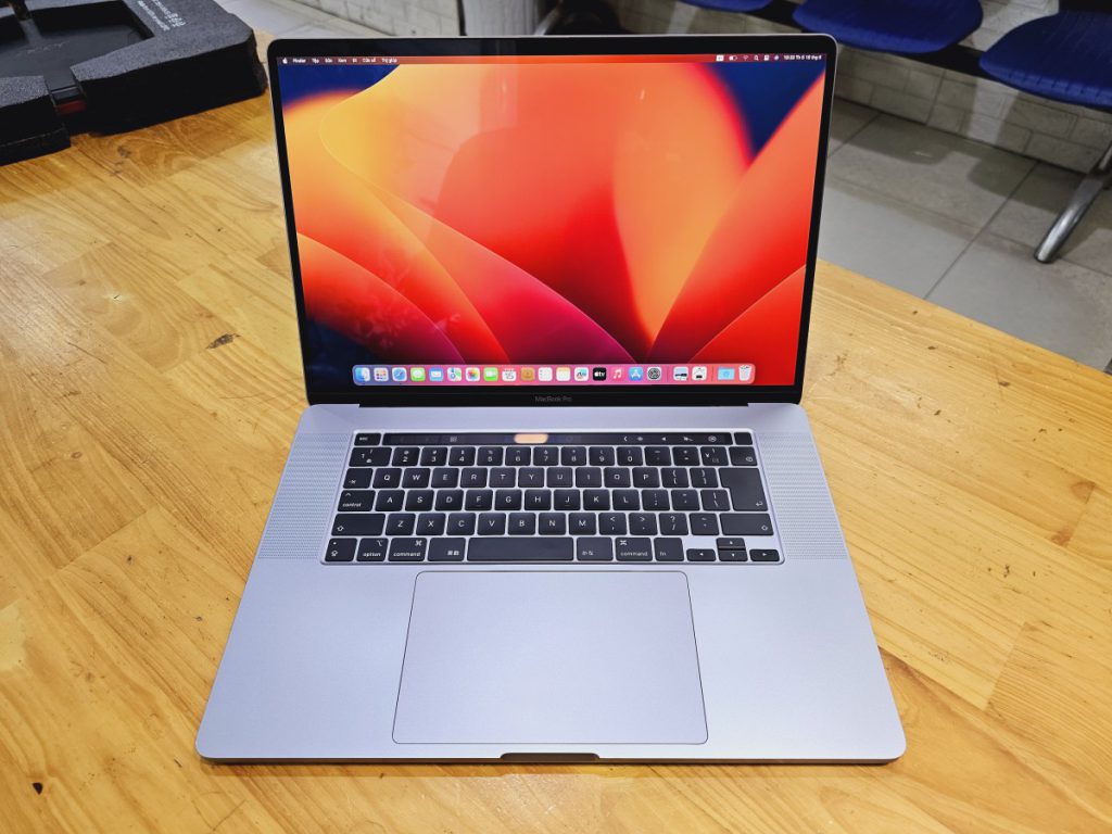 Macbook Pro 16 2019 Space Gray i7 / 32GB / 512GB / Radeon Pro 5300M 4GB