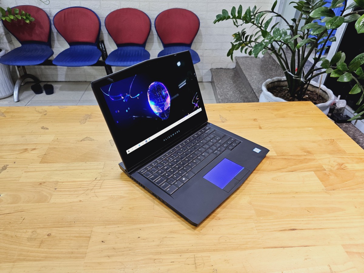 DELL Alienware 13 Core i7(officeあります)