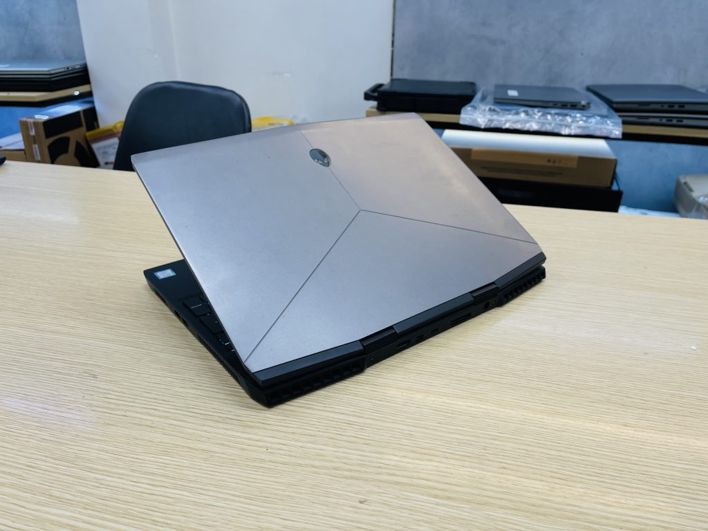 Dell Alienware M15 R1 core i7-8750H/ 16GB/ 256GB/ GTX 1060 6GB/ 15.6 ...