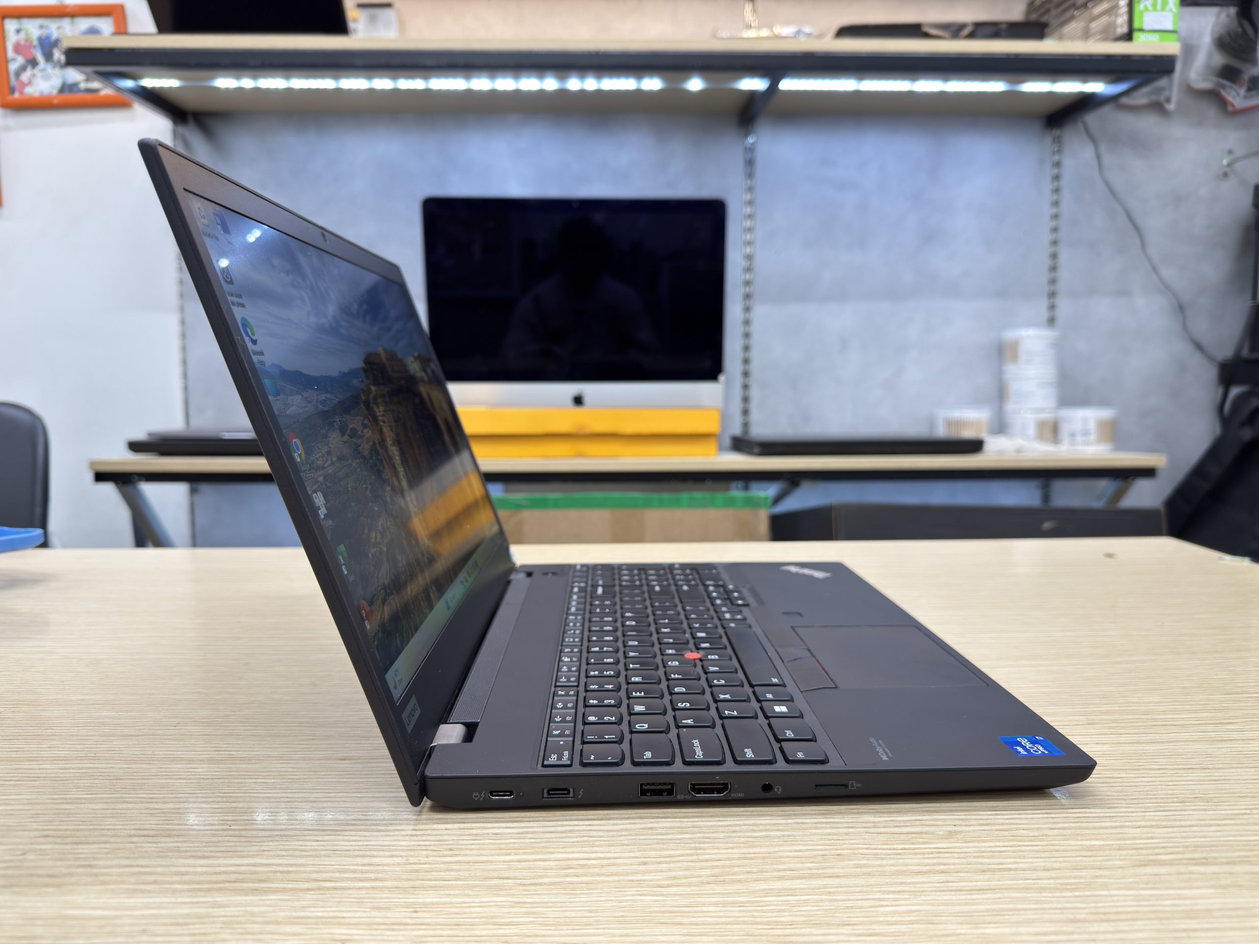 Lenovo Thinkpad P15s Gen 2 -4